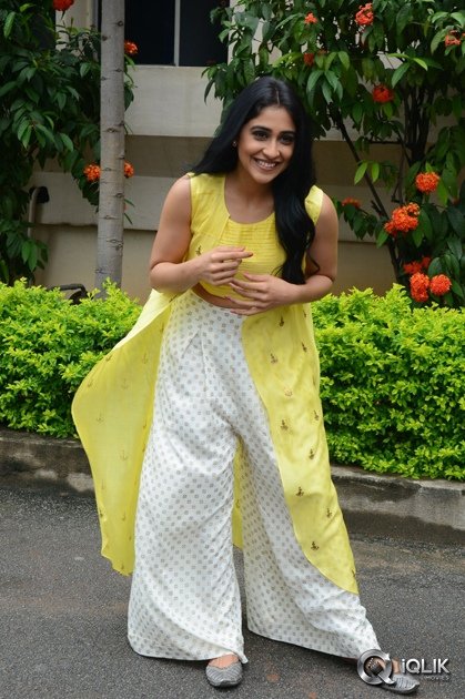 Regina-Cassandra-At-Jyo-Achyutananda-Movie-Success-Meet